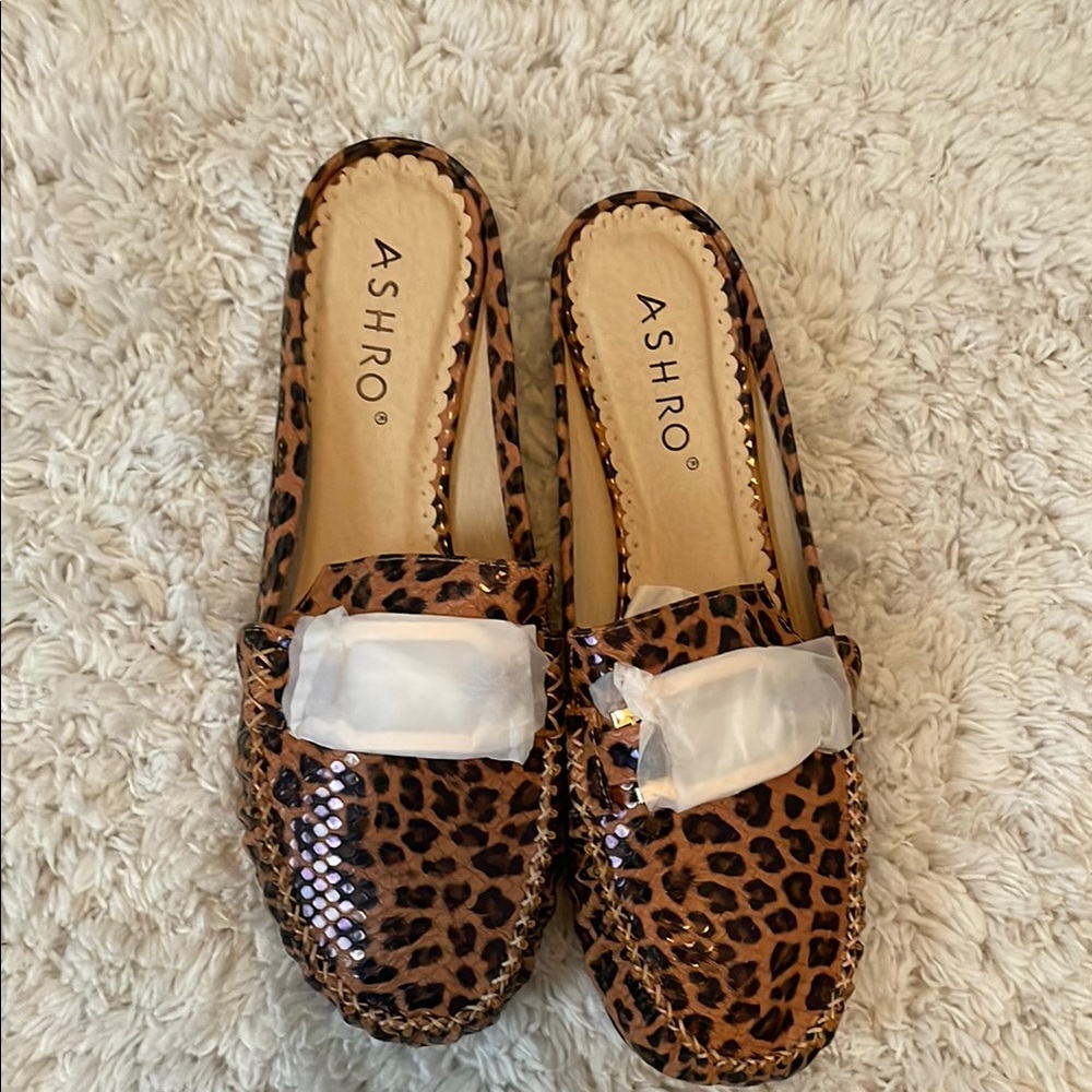 Ashro Leopard Print Women's Loafers